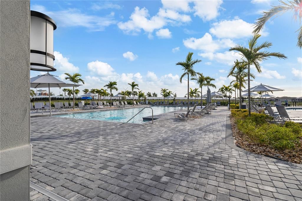 For Sale: $600,000 (3 beds, 3 baths, 2201 Square Feet)