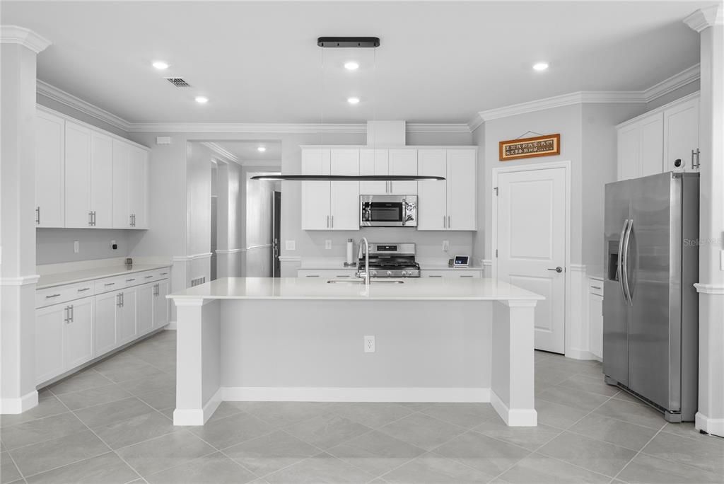 For Sale: $600,000 (3 beds, 3 baths, 2201 Square Feet)