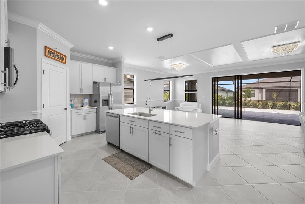 For Sale: $600,000 (3 beds, 3 baths, 2201 Square Feet)