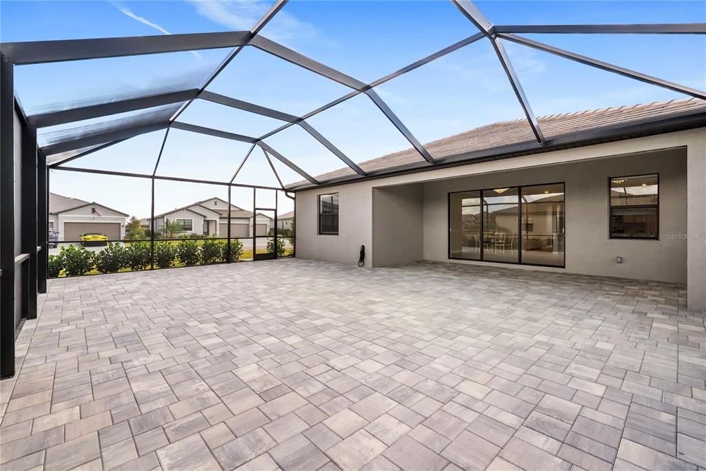 For Sale: $600,000 (3 beds, 3 baths, 2201 Square Feet)