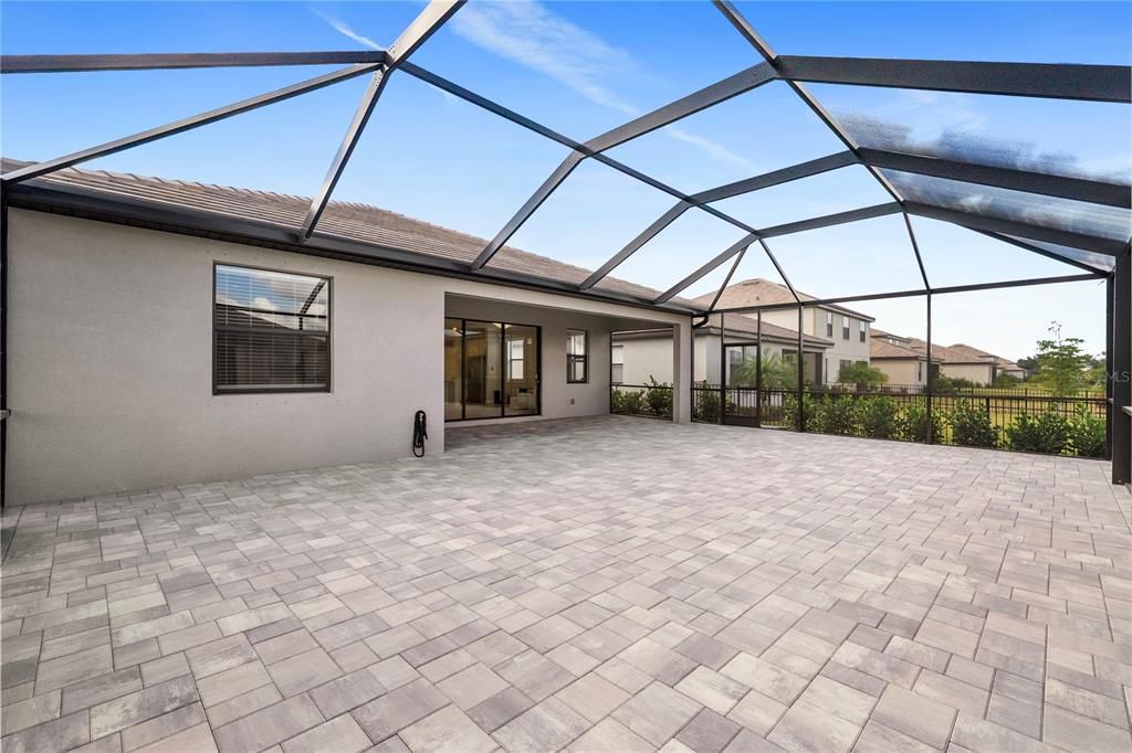 For Sale: $600,000 (3 beds, 3 baths, 2201 Square Feet)