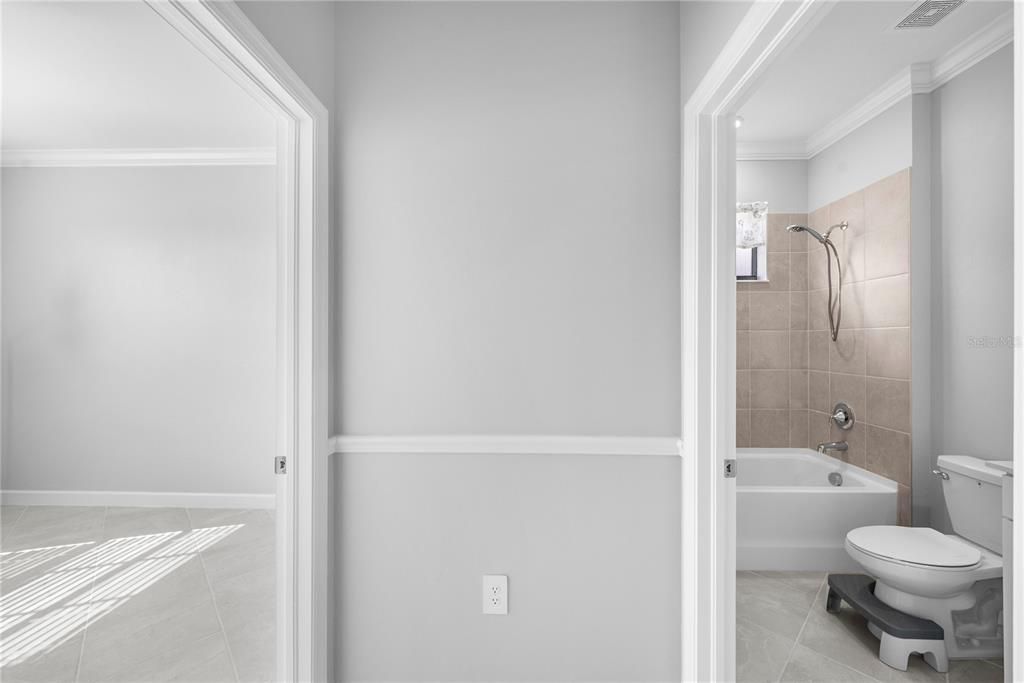 For Sale: $600,000 (3 beds, 3 baths, 2201 Square Feet)