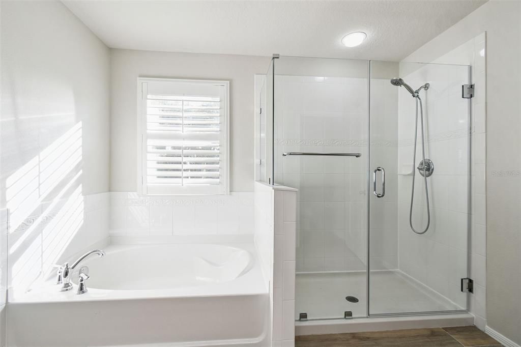 Под контрактом: $305,000 (3 спален, 2 ванн, 2269 Квадратных фут)