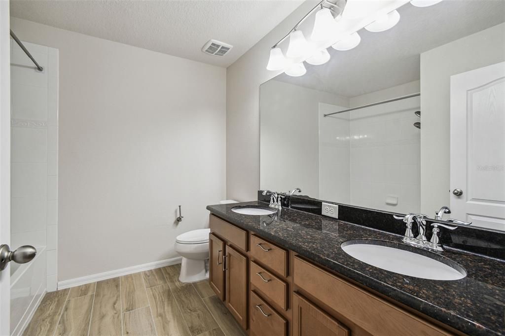 Под контрактом: $305,000 (3 спален, 2 ванн, 2269 Квадратных фут)