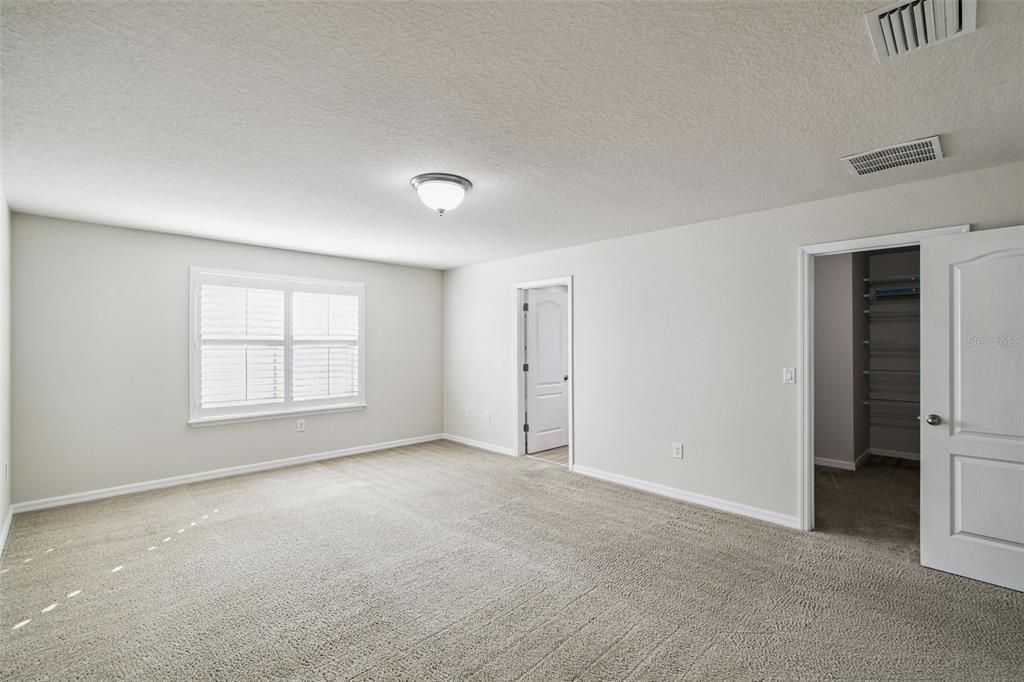 Под контрактом: $305,000 (3 спален, 2 ванн, 2269 Квадратных фут)