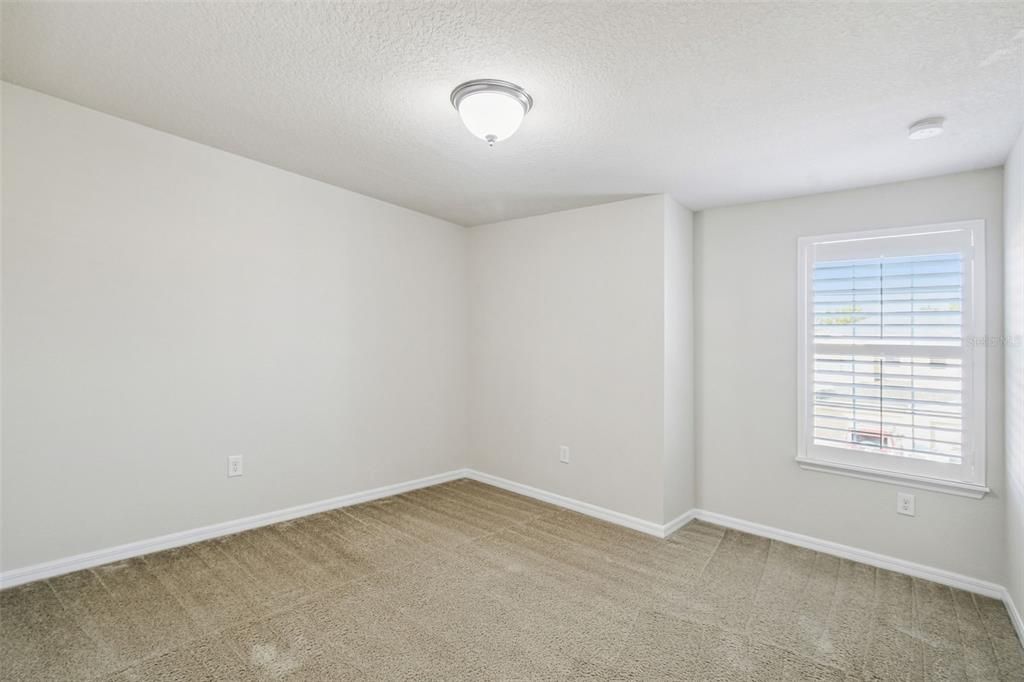 Под контрактом: $305,000 (3 спален, 2 ванн, 2269 Квадратных фут)