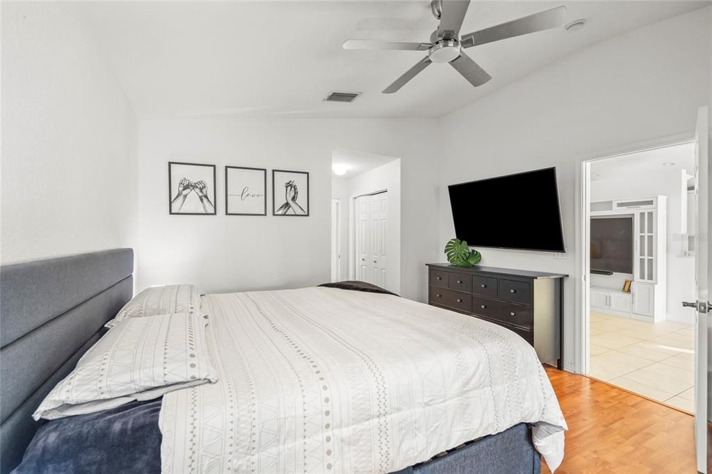 Activo con contrato: $469,900 (3 camas, 2 baños, 1453 Pies cuadrados)