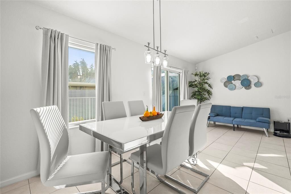 Activo con contrato: $469,900 (3 camas, 2 baños, 1453 Pies cuadrados)