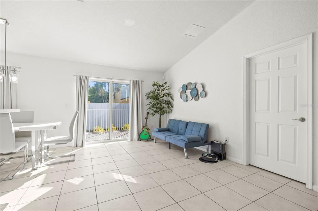 Activo con contrato: $469,900 (3 camas, 2 baños, 1453 Pies cuadrados)