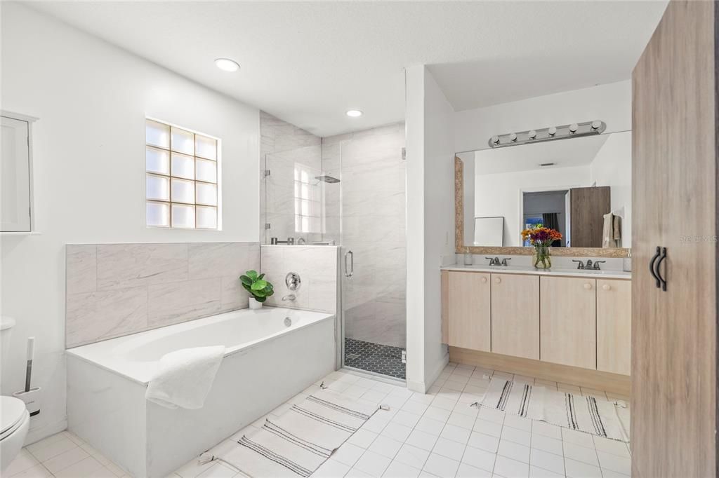 Activo con contrato: $469,900 (3 camas, 2 baños, 1453 Pies cuadrados)