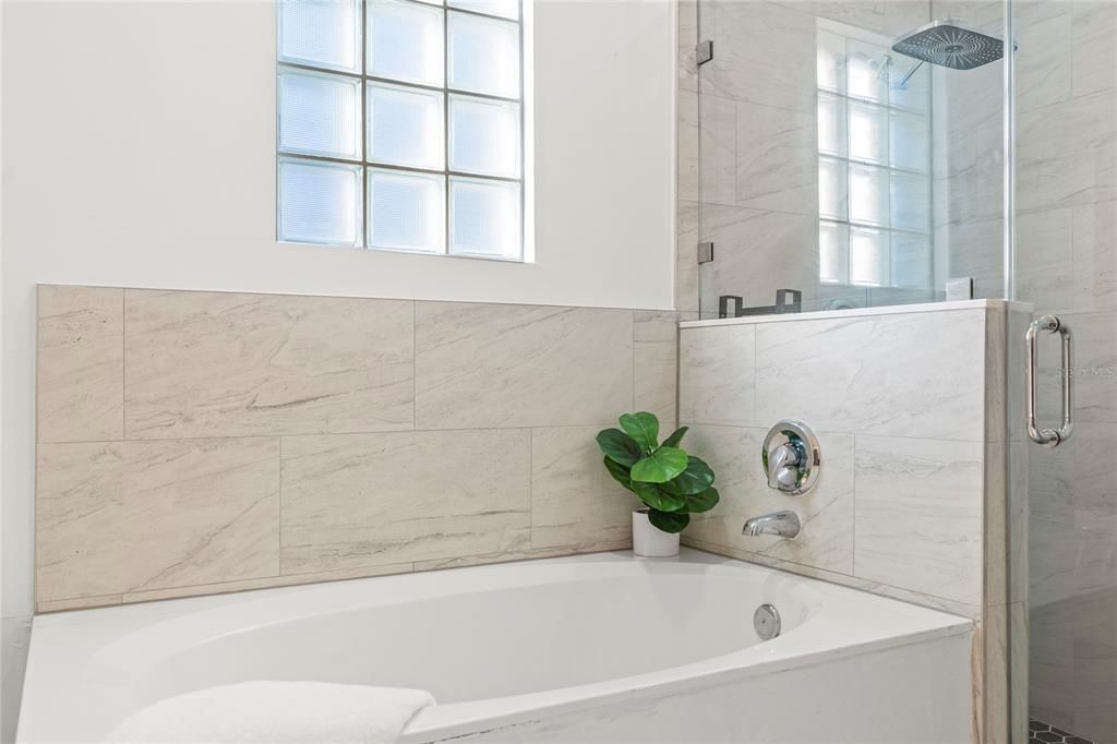 Activo con contrato: $469,900 (3 camas, 2 baños, 1453 Pies cuadrados)