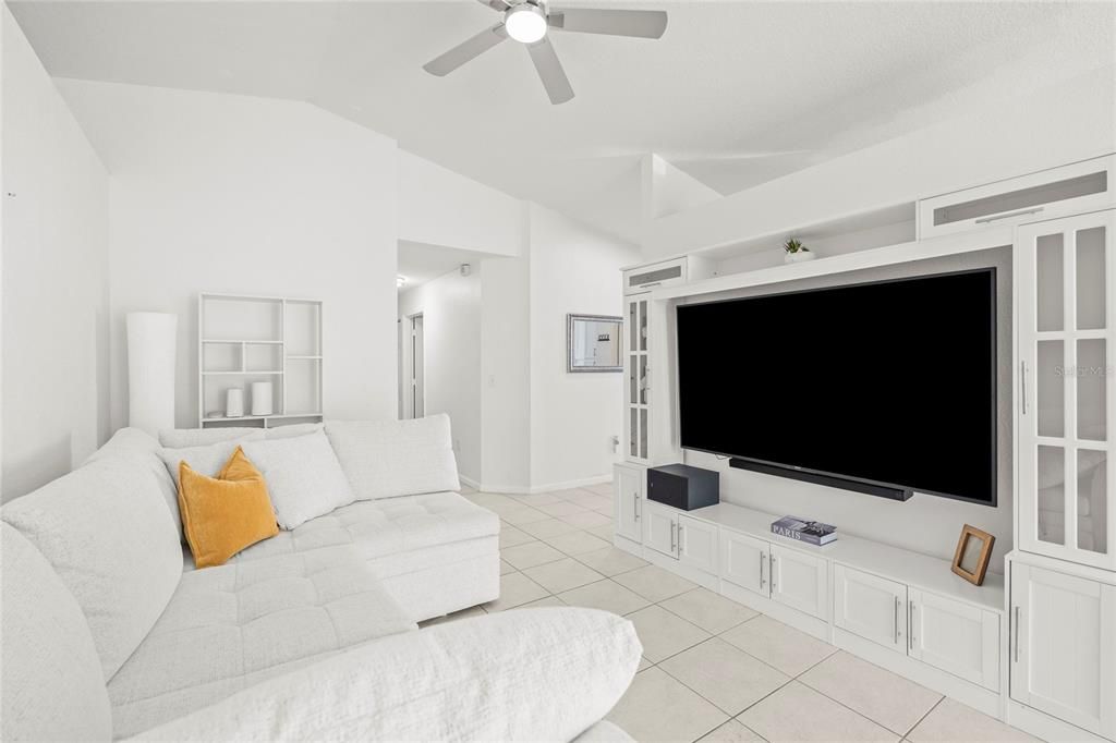 Activo con contrato: $469,900 (3 camas, 2 baños, 1453 Pies cuadrados)