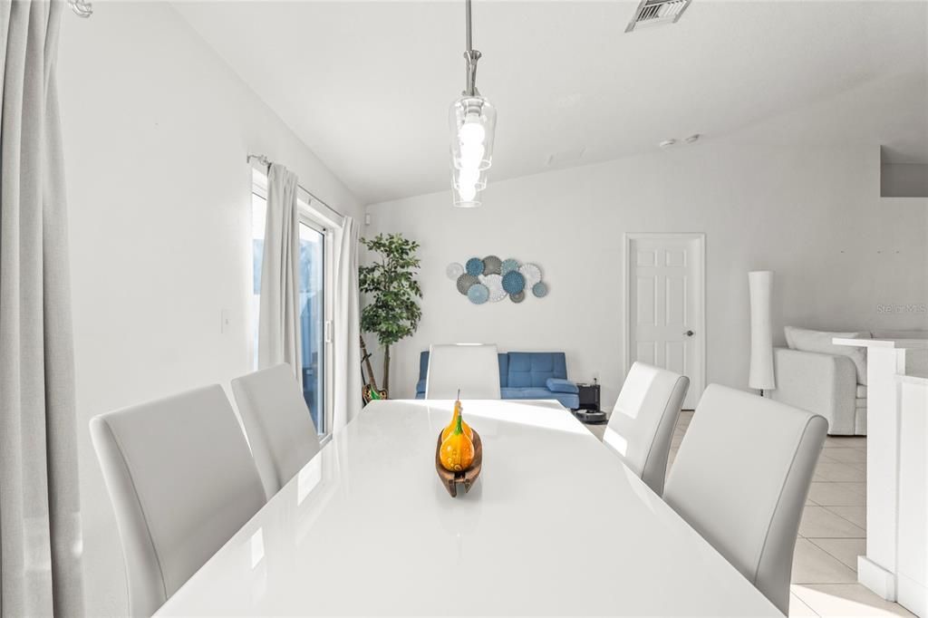 Activo con contrato: $469,900 (3 camas, 2 baños, 1453 Pies cuadrados)