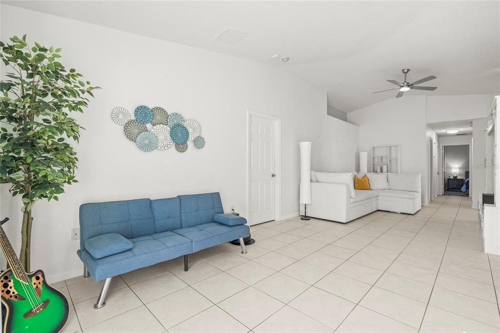 Activo con contrato: $469,900 (3 camas, 2 baños, 1453 Pies cuadrados)