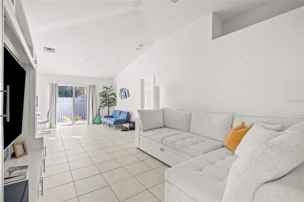 Activo con contrato: $469,900 (3 camas, 2 baños, 1453 Pies cuadrados)