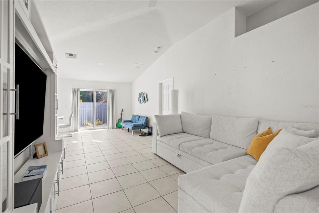 Activo con contrato: $469,900 (3 camas, 2 baños, 1453 Pies cuadrados)