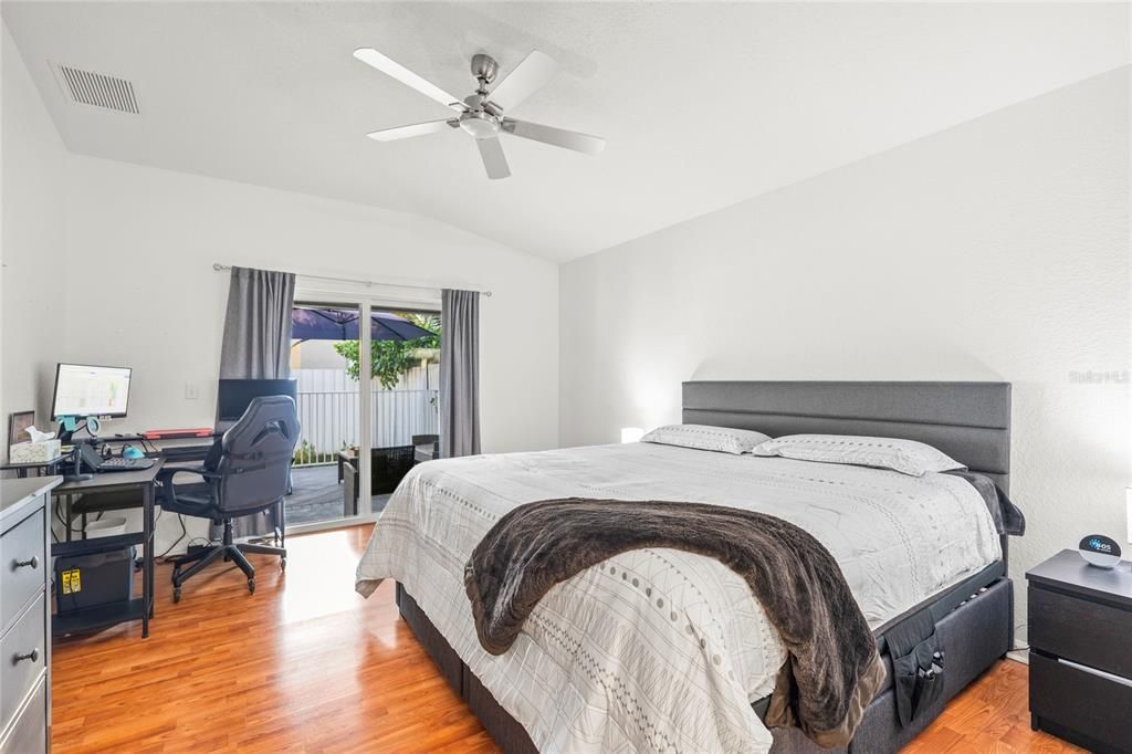 Activo con contrato: $469,900 (3 camas, 2 baños, 1453 Pies cuadrados)