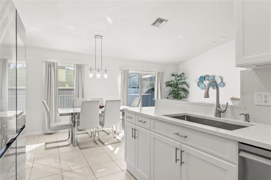 Activo con contrato: $469,900 (3 camas, 2 baños, 1453 Pies cuadrados)