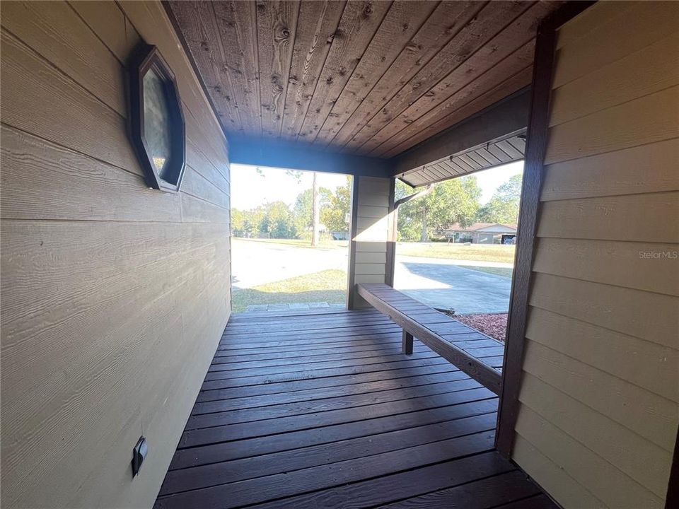 出租: $1,250 (2 贝兹, 1 浴室, 847 平方英尺)