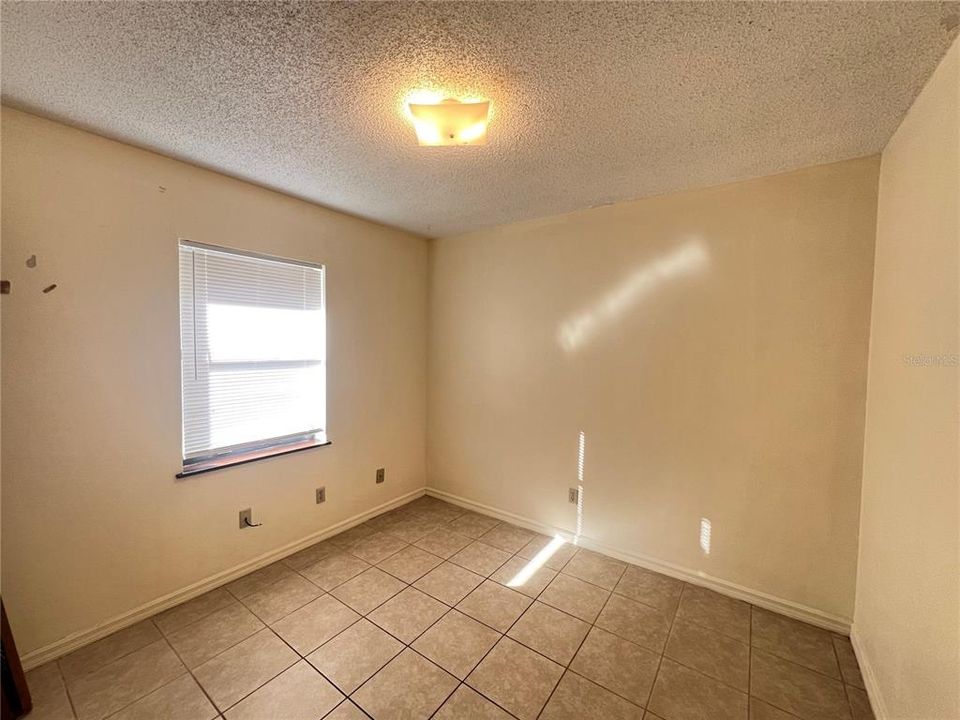 出租: $1,250 (2 贝兹, 1 浴室, 847 平方英尺)