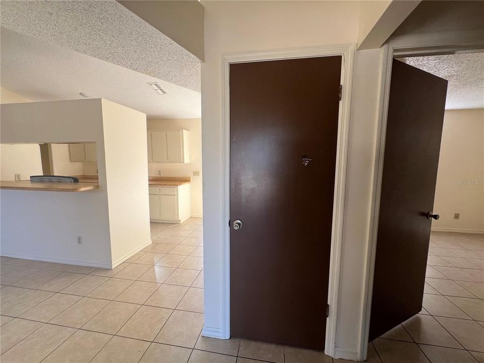 出租: $1,250 (2 贝兹, 1 浴室, 847 平方英尺)