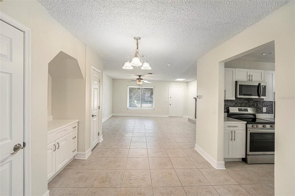 For Sale: $395,000 (3 beds, 2 baths, 1607 Square Feet)