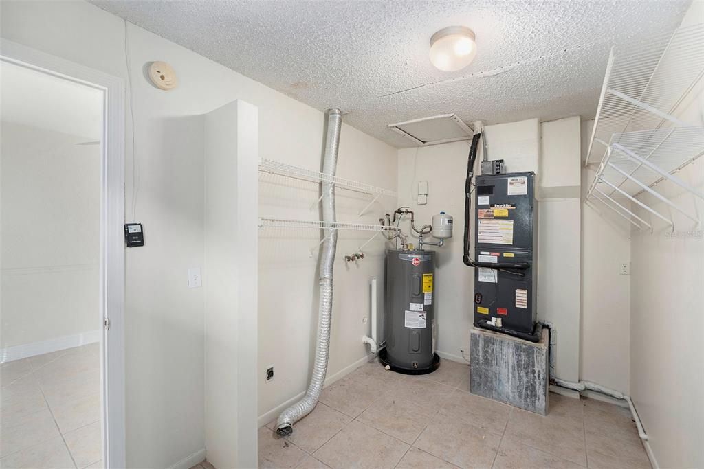 For Sale: $395,000 (3 beds, 2 baths, 1607 Square Feet)