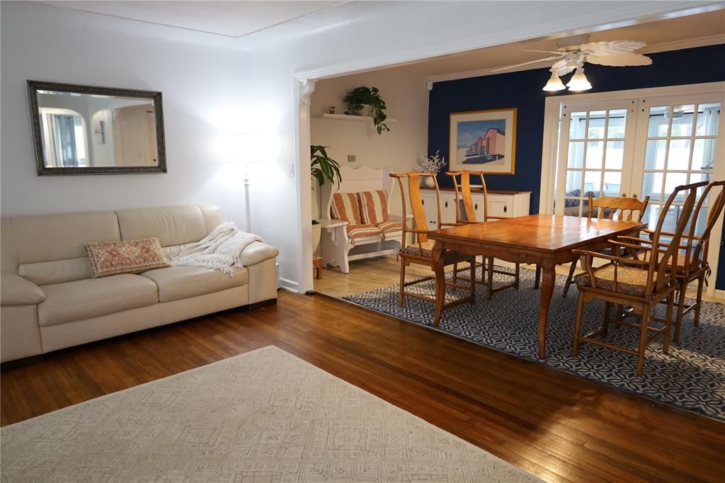 En Venta: $689,999 (3 camas, 2 baños, 1504 Pies cuadrados)