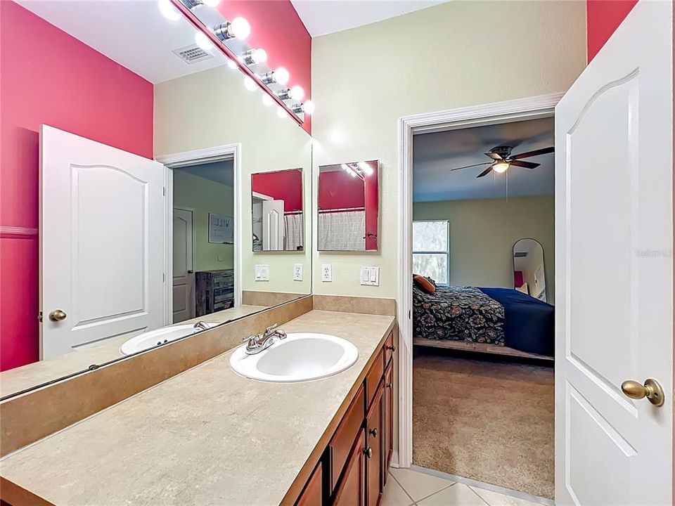 В аренду: $1,750 (2 спален, 2 ванн, 1335 Квадратных фут)