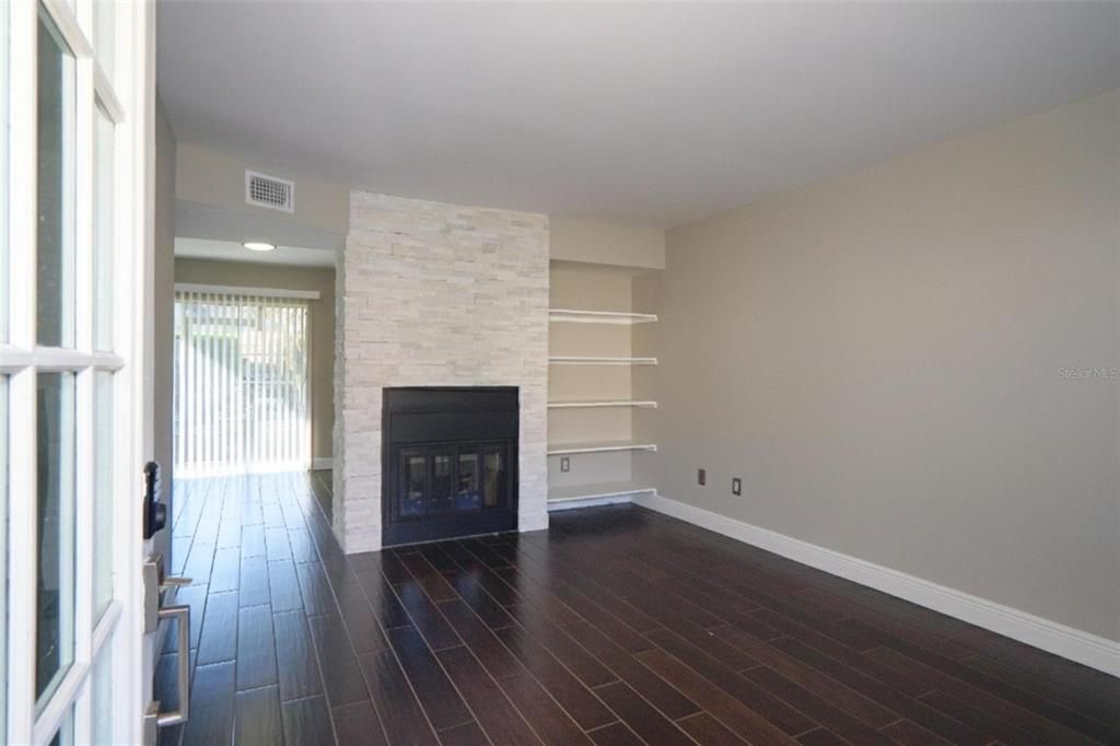 待售: $199,900 (2 贝兹, 1 浴室, 1072 平方英尺)