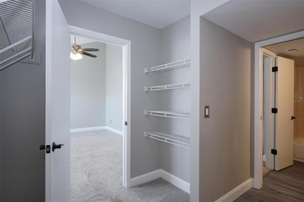 待售: $199,900 (2 贝兹, 1 浴室, 1072 平方英尺)