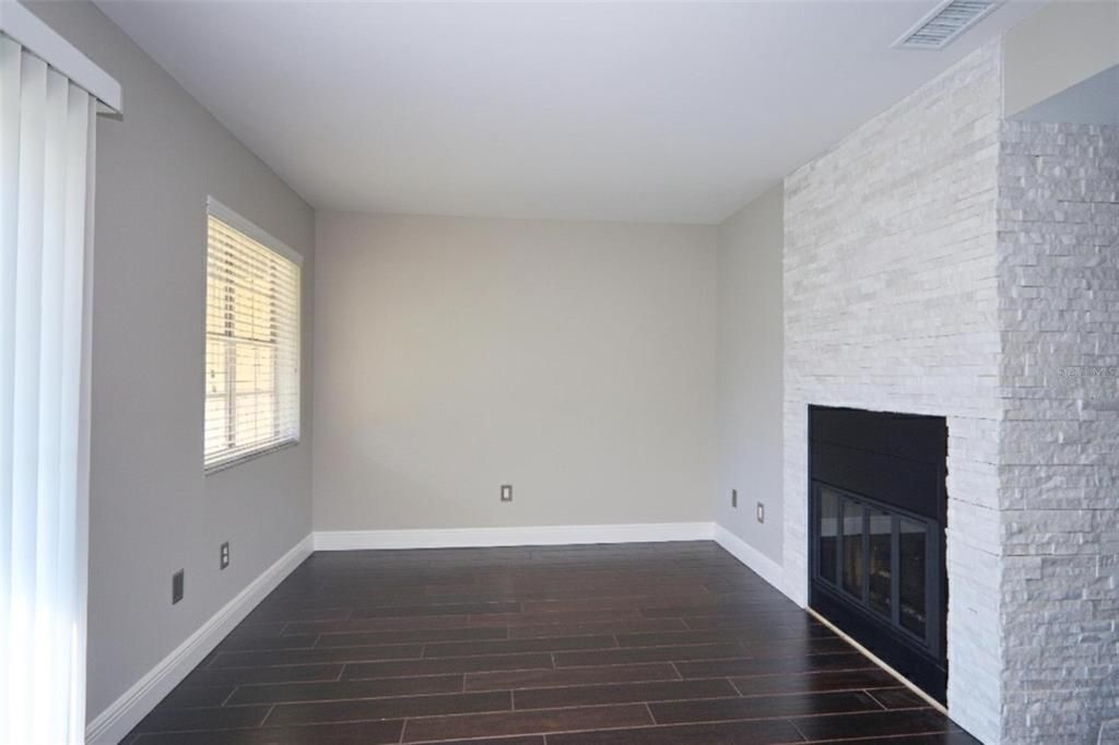 待售: $199,900 (2 贝兹, 1 浴室, 1072 平方英尺)