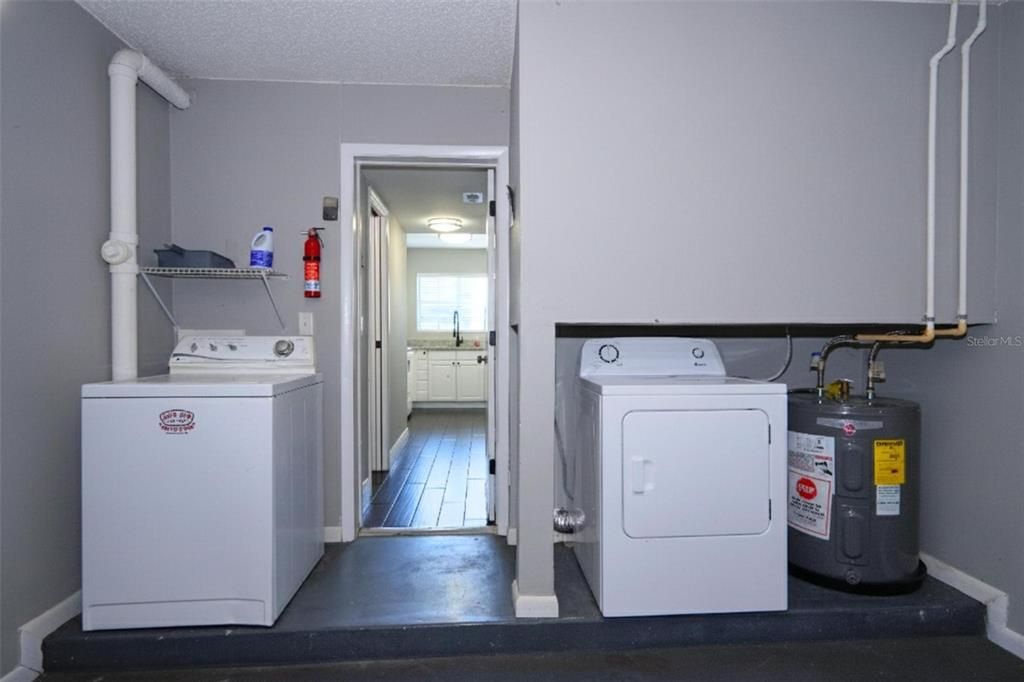 待售: $199,900 (2 贝兹, 1 浴室, 1072 平方英尺)