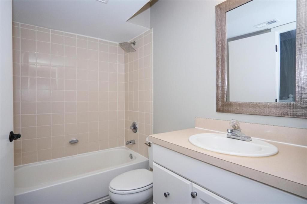 待售: $199,900 (2 贝兹, 1 浴室, 1072 平方英尺)