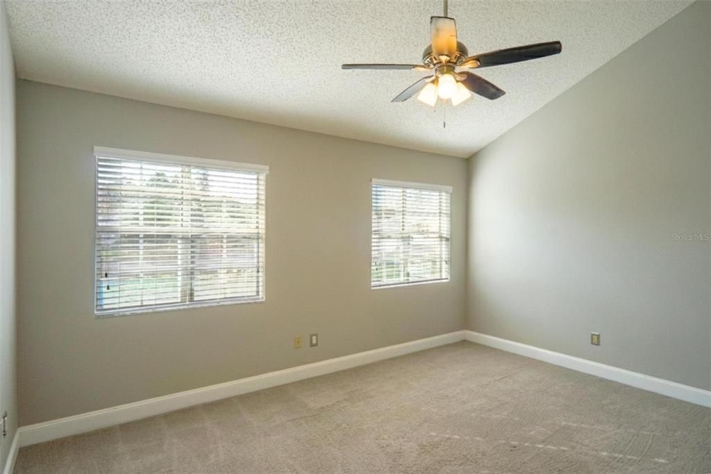 待售: $199,900 (2 贝兹, 1 浴室, 1072 平方英尺)