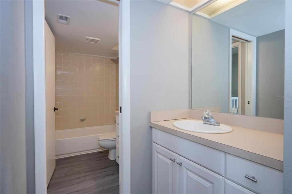 待售: $199,900 (2 贝兹, 1 浴室, 1072 平方英尺)