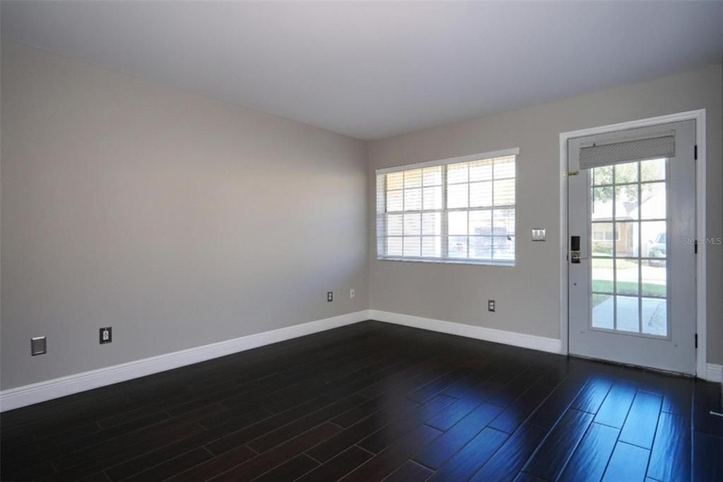 待售: $199,900 (2 贝兹, 1 浴室, 1072 平方英尺)