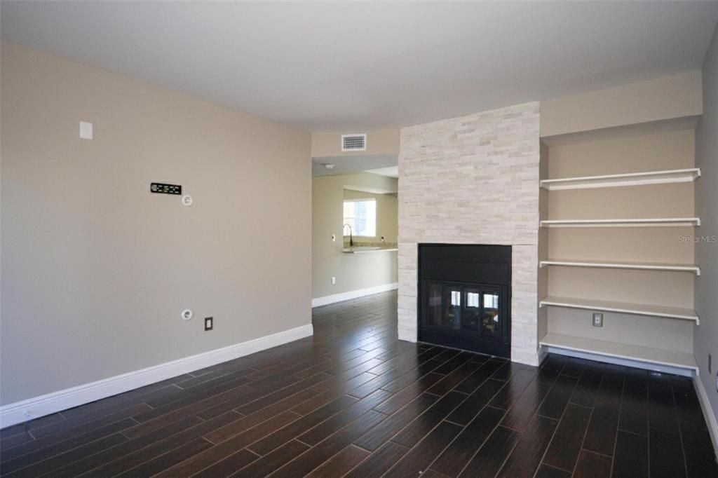 待售: $199,900 (2 贝兹, 1 浴室, 1072 平方英尺)