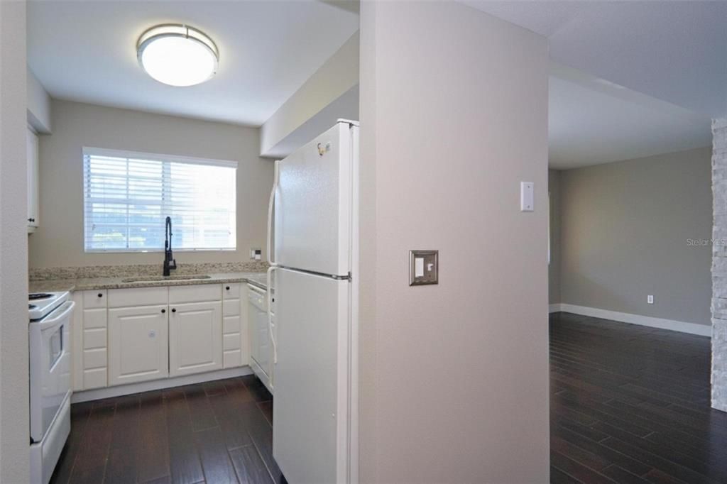 待售: $199,900 (2 贝兹, 1 浴室, 1072 平方英尺)