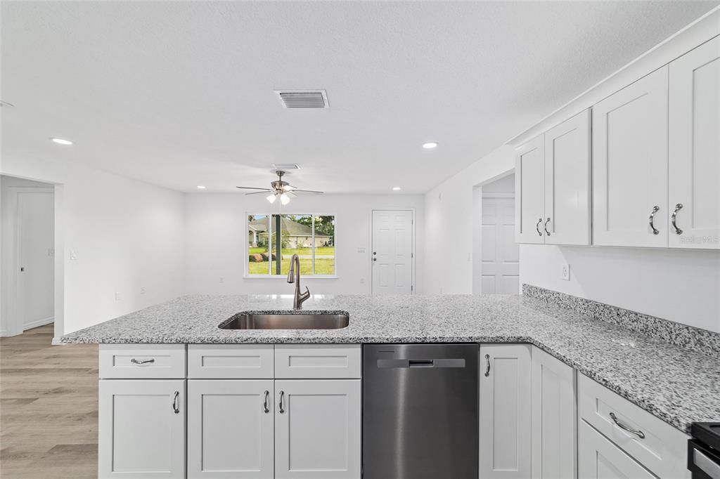 待售: $239,900 (3 贝兹, 2 浴室, 1287 平方英尺)