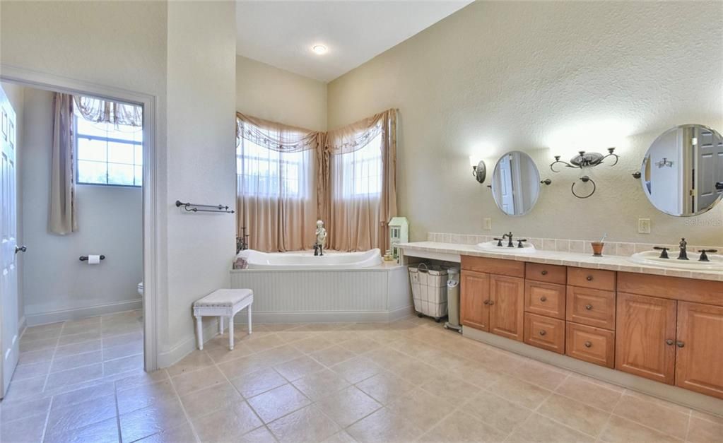 For Sale: $1,850,000 (6 beds, 4 baths, 12578 Square Feet)