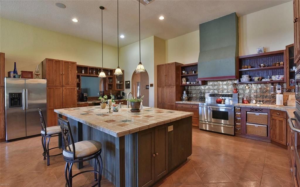 For Sale: $1,850,000 (6 beds, 4 baths, 12578 Square Feet)