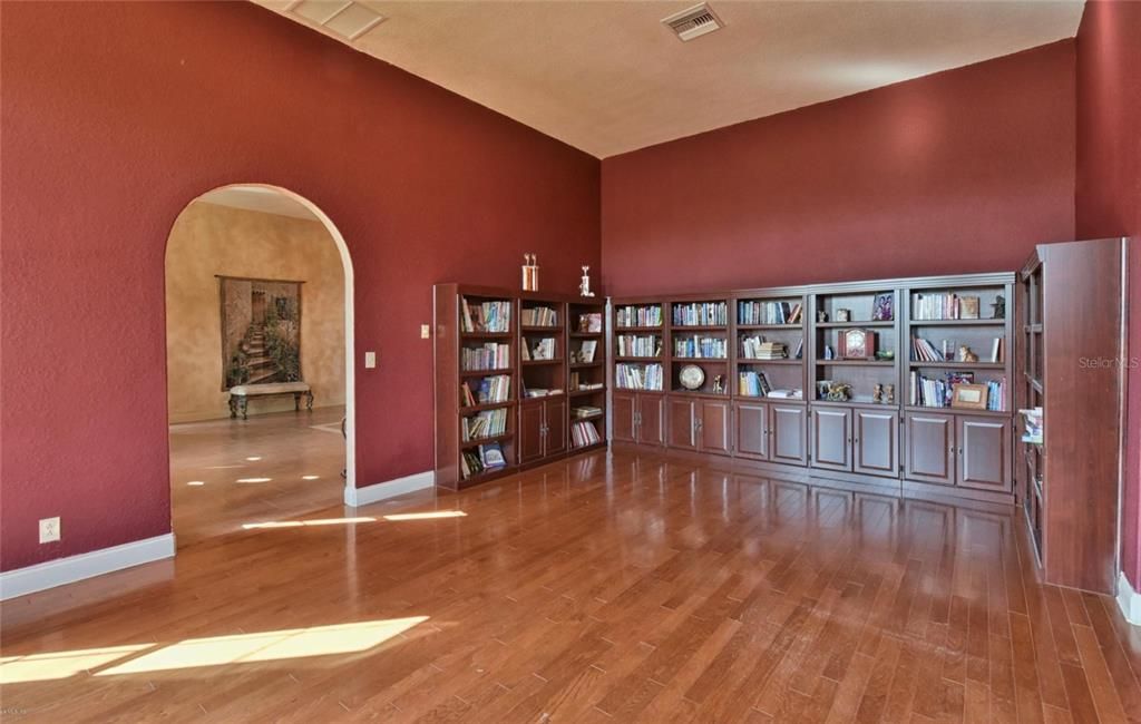 For Sale: $1,850,000 (6 beds, 4 baths, 12578 Square Feet)