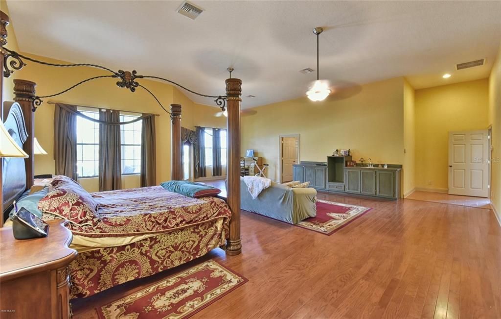 For Sale: $1,850,000 (6 beds, 4 baths, 12578 Square Feet)