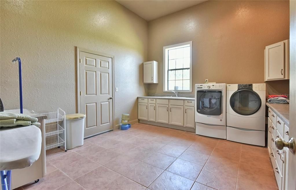 For Sale: $1,850,000 (6 beds, 4 baths, 12578 Square Feet)