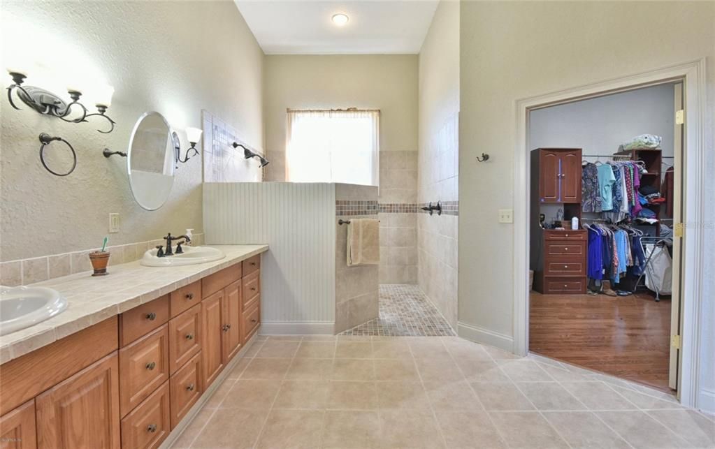 For Sale: $1,850,000 (6 beds, 4 baths, 12578 Square Feet)