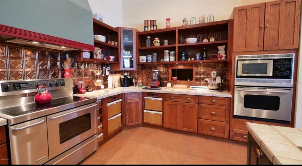 For Sale: $1,850,000 (6 beds, 4 baths, 12578 Square Feet)