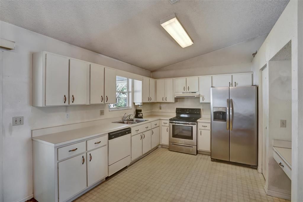 На продажу: $199,900 (3 спален, 2 ванн, 1240 Квадратных фут)