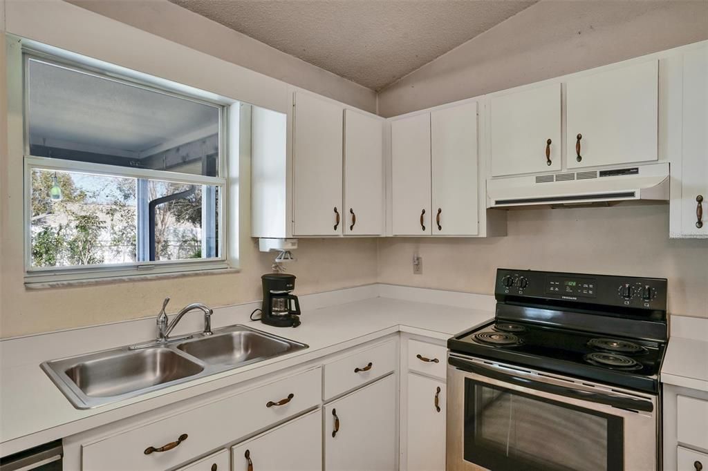 На продажу: $199,900 (3 спален, 2 ванн, 1240 Квадратных фут)