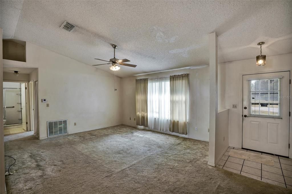 На продажу: $199,900 (3 спален, 2 ванн, 1240 Квадратных фут)